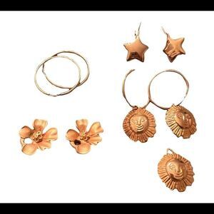 Vintage gold colored earrings Stars suns flowers 2 sizes of loops GVC